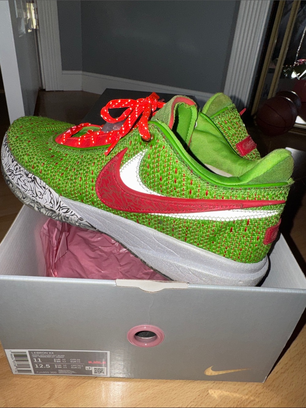 LeBron XX men’s basketball sneakers